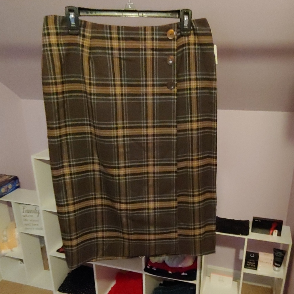 Linea Donna skirt NWT